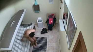 Solarium. Shaved pussy brunette