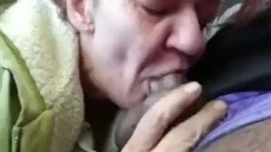 Great mature blowjob in car