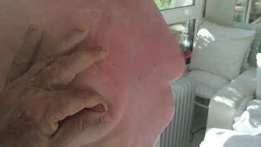 FITNESS MILF SQUIRTING WITH TAN LINES
