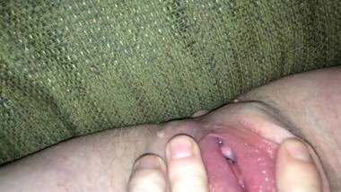 Fingering creamy pregnant pussy clip!